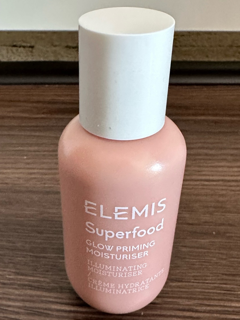ELEMIS Superfood Glow Priming Moisturiser - Soft Pink & White Bottle
